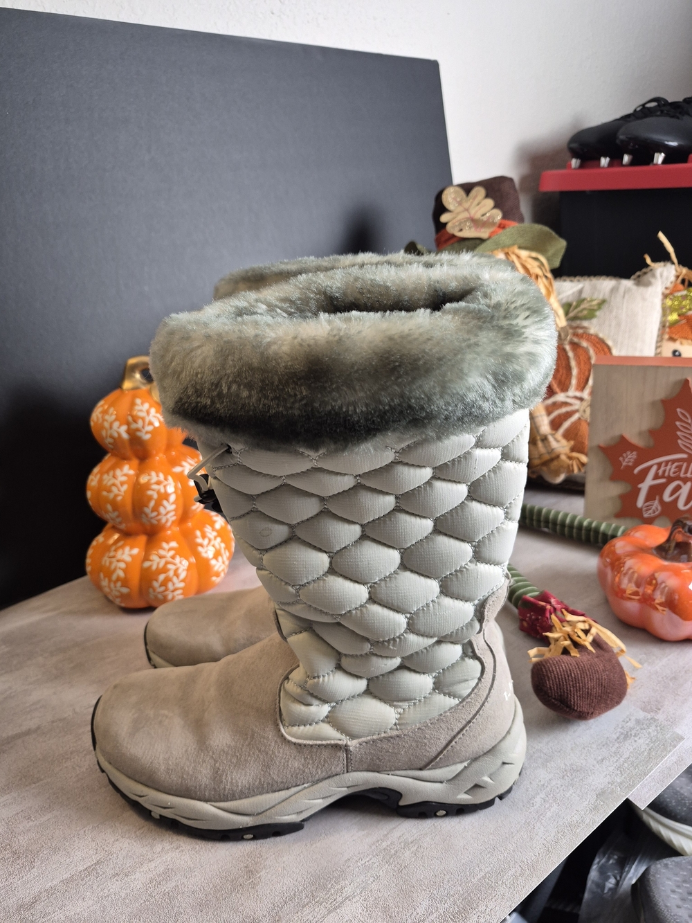 LL Bean! Womens, Quilted Faux-Fur Lined Winter Boots - Light Gray/Cream. Size 7